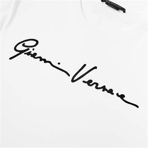 gianni Versace signature